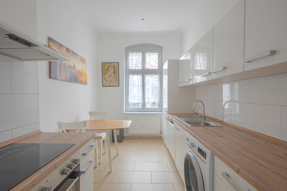 Modern cozy APARTMENT in the center near the train station