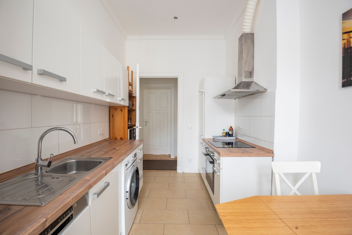 Modern cozy APARTMENT in the center near the train station