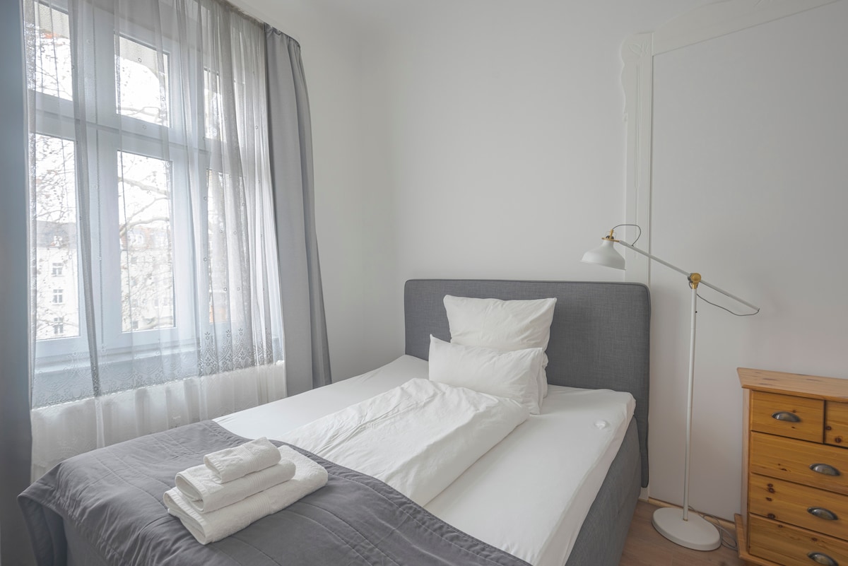Modern cozy APARTMENT in the center near the train station