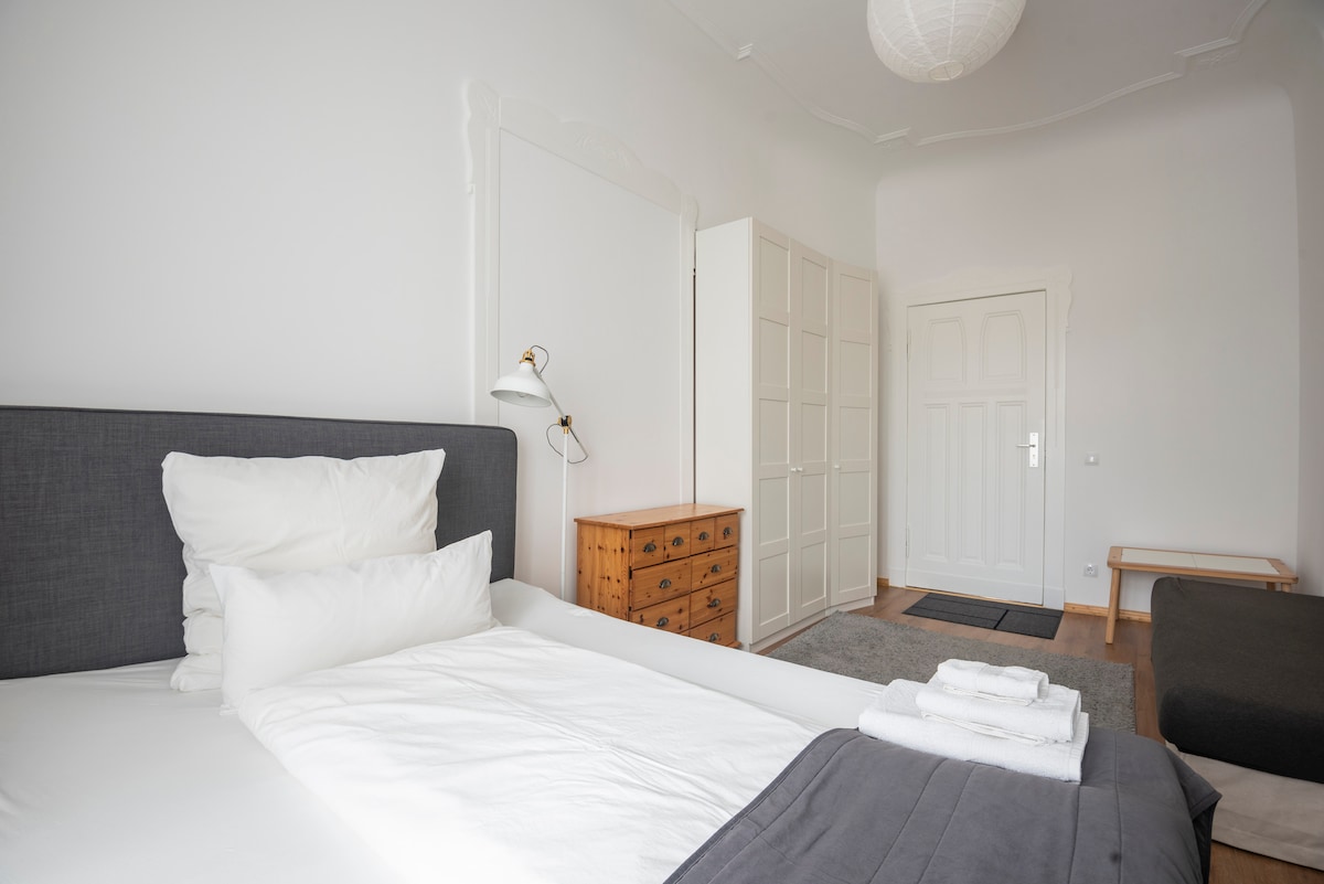 Modern cozy APARTMENT in the center near the train station