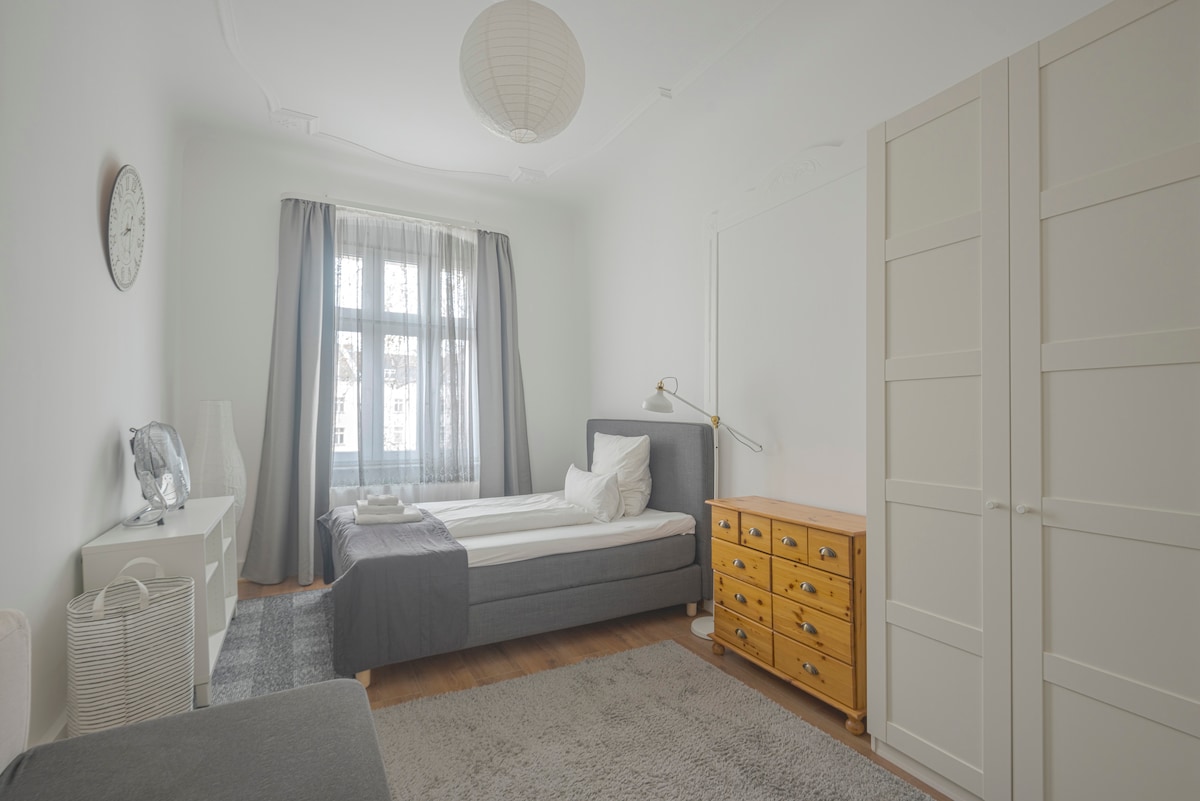 Modern cozy APARTMENT in the center near the train station