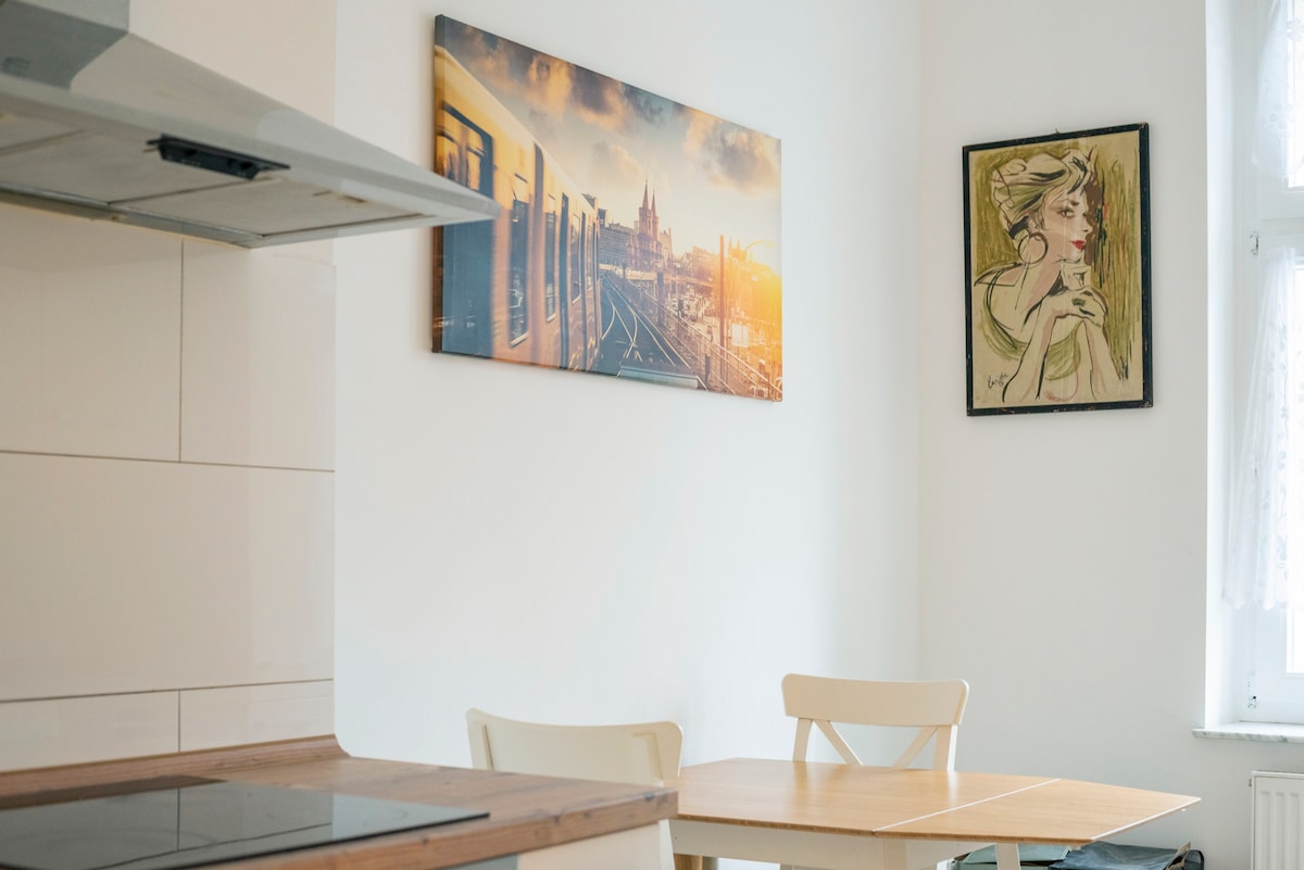 Modern cozy APARTMENT in the center near the train station