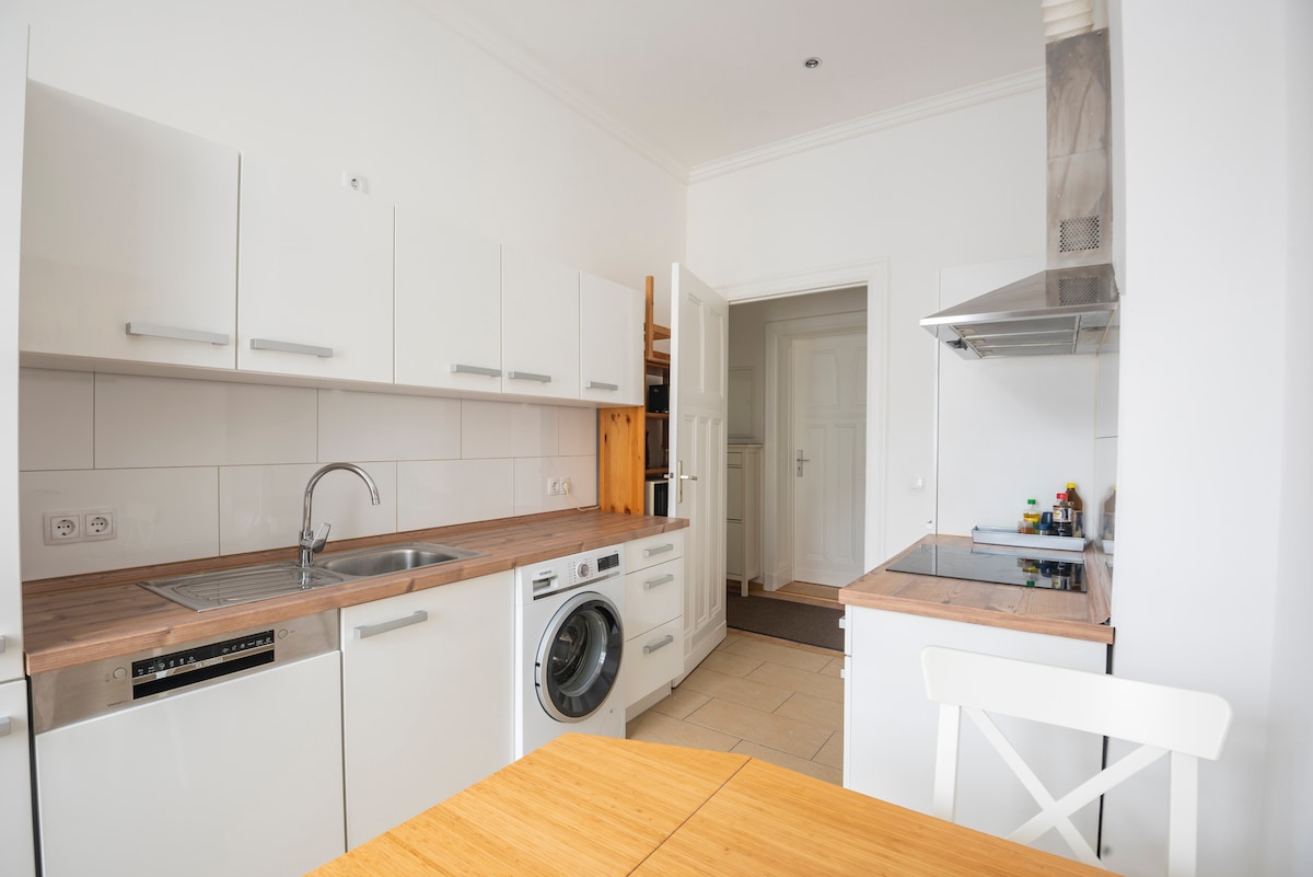 Modern cozy APARTMENT in the center near the train station
