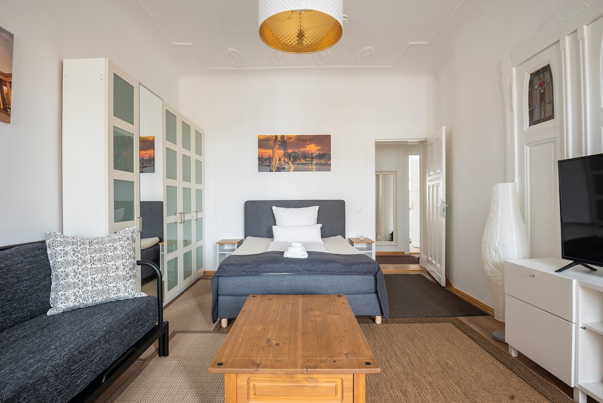 Modern cozy APARTMENT in the center near the train station