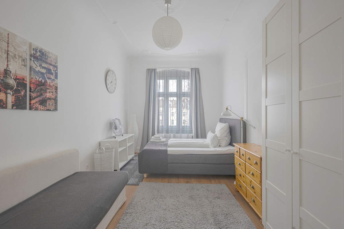 Modern cozy APARTMENT in the center near the train station
