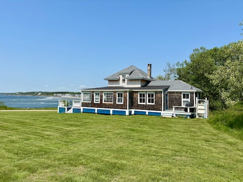 4 Bedroom Cottage w/ Water Views + Beach Access!