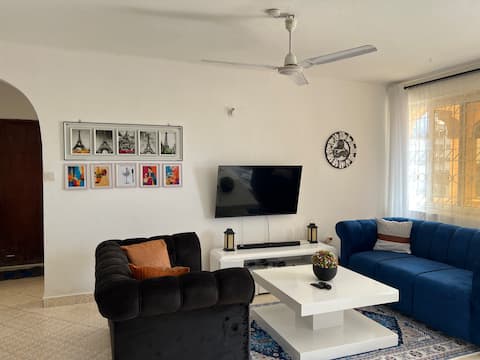 Bamburi lux 1 bed Apartment, wifi, hotwater mombas