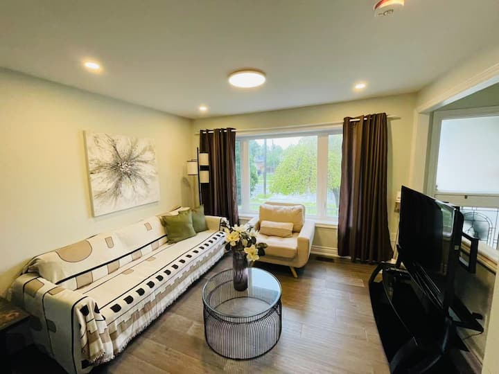 Sep Entrance/3 Bedroom/airport/bus/parks/trails - Mississauga