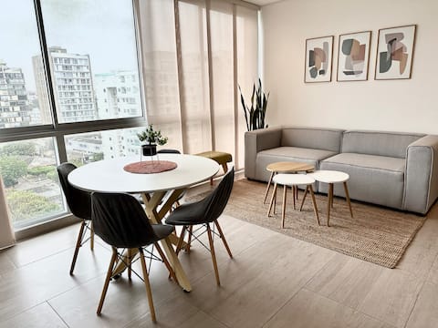 Top performing Airbnb: An amazing apartment in District 90 in Riomar