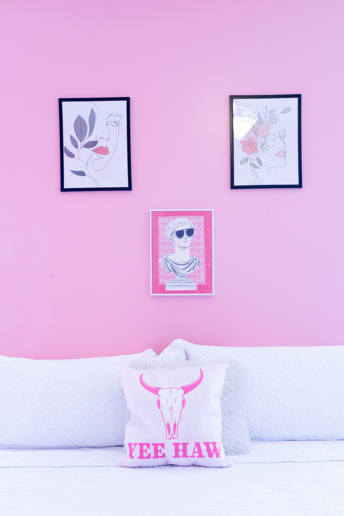 غرفة النوم الرئيسية في الطابق الثالث