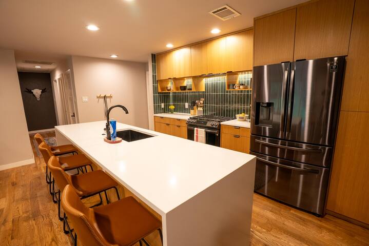 Modern Ranch Retreat on 1 Acre in Dallas gallery image 5