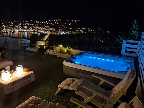 Villa with beautiful views and outdoor Jacuzzi