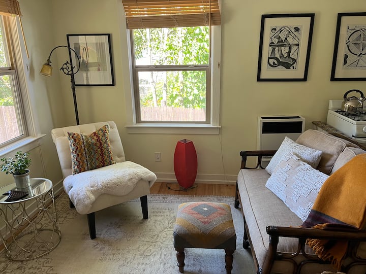 Adorable Garden Guesthouse - Walk To Downtown - San Rafael, CA
