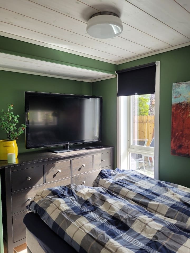 Manželská posteľ 150 cm.