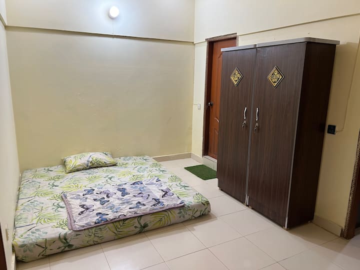 Lovely 1-bed Appartment With Ac Near Sea View - Karāchi