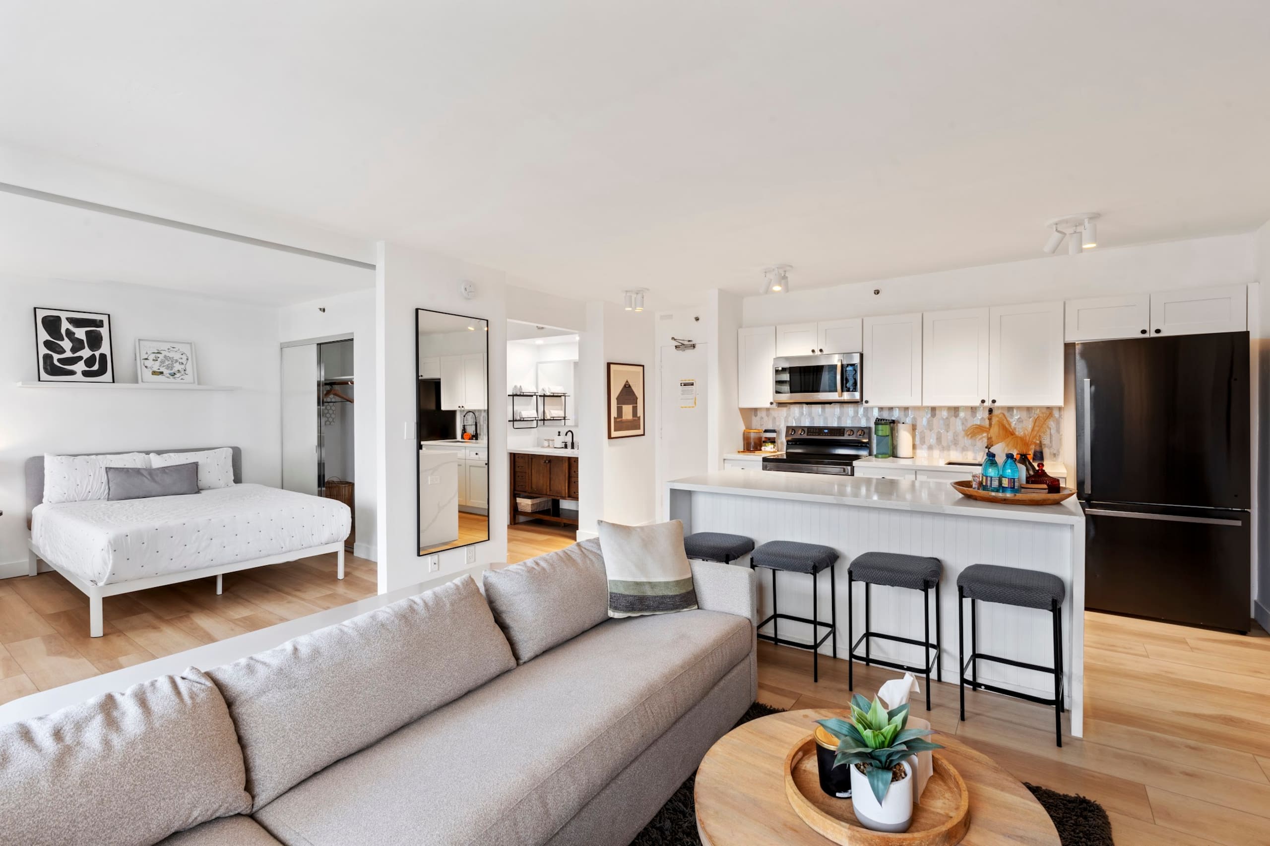 Condo in Honolulu · ★4.97 · 1 bedroom · 3 beds · 1 private bath - Image 5
