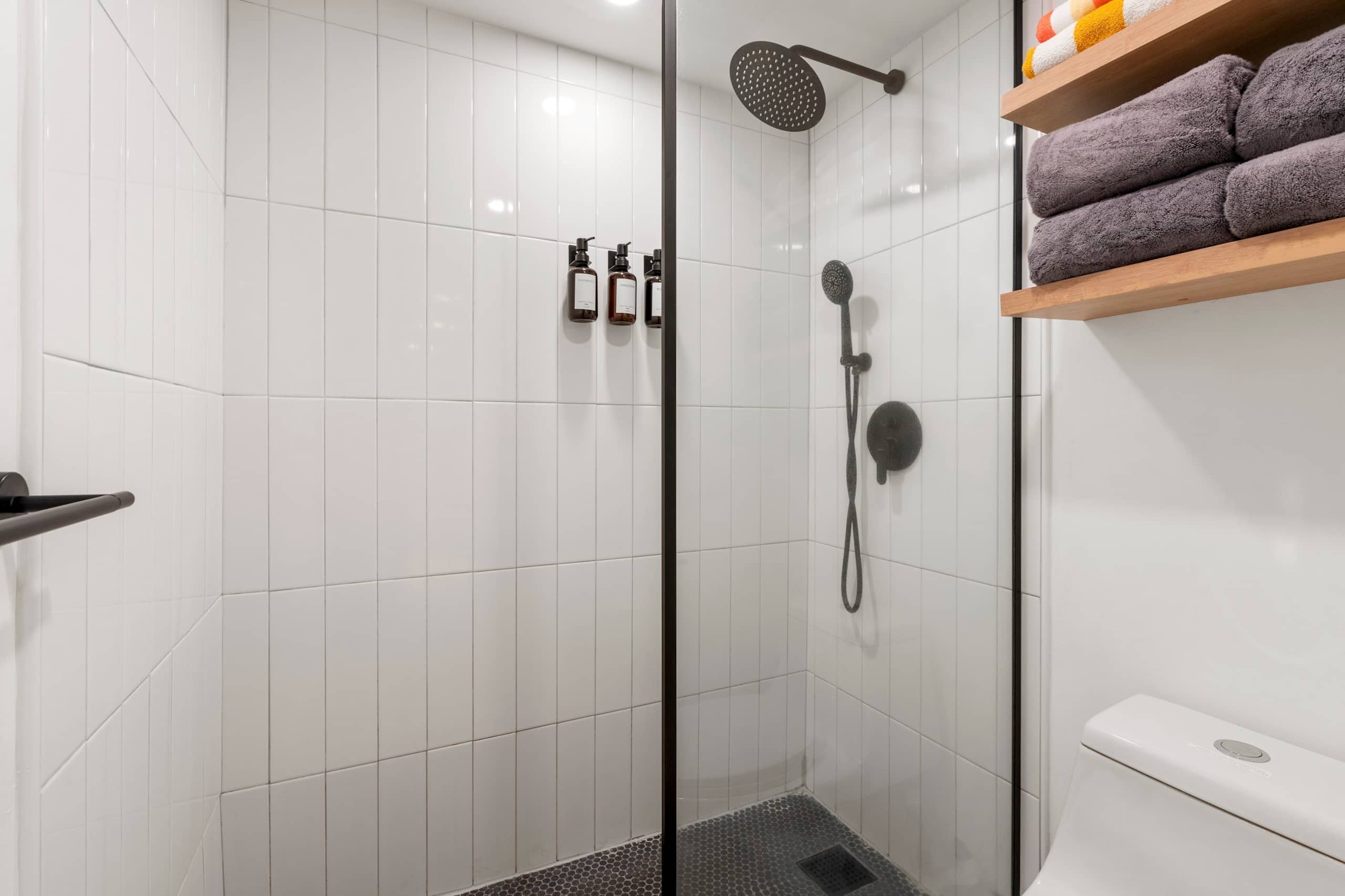 Condo in Honolulu · ★4.97 · 1 bedroom · 3 beds · 1 private bath - Image 40