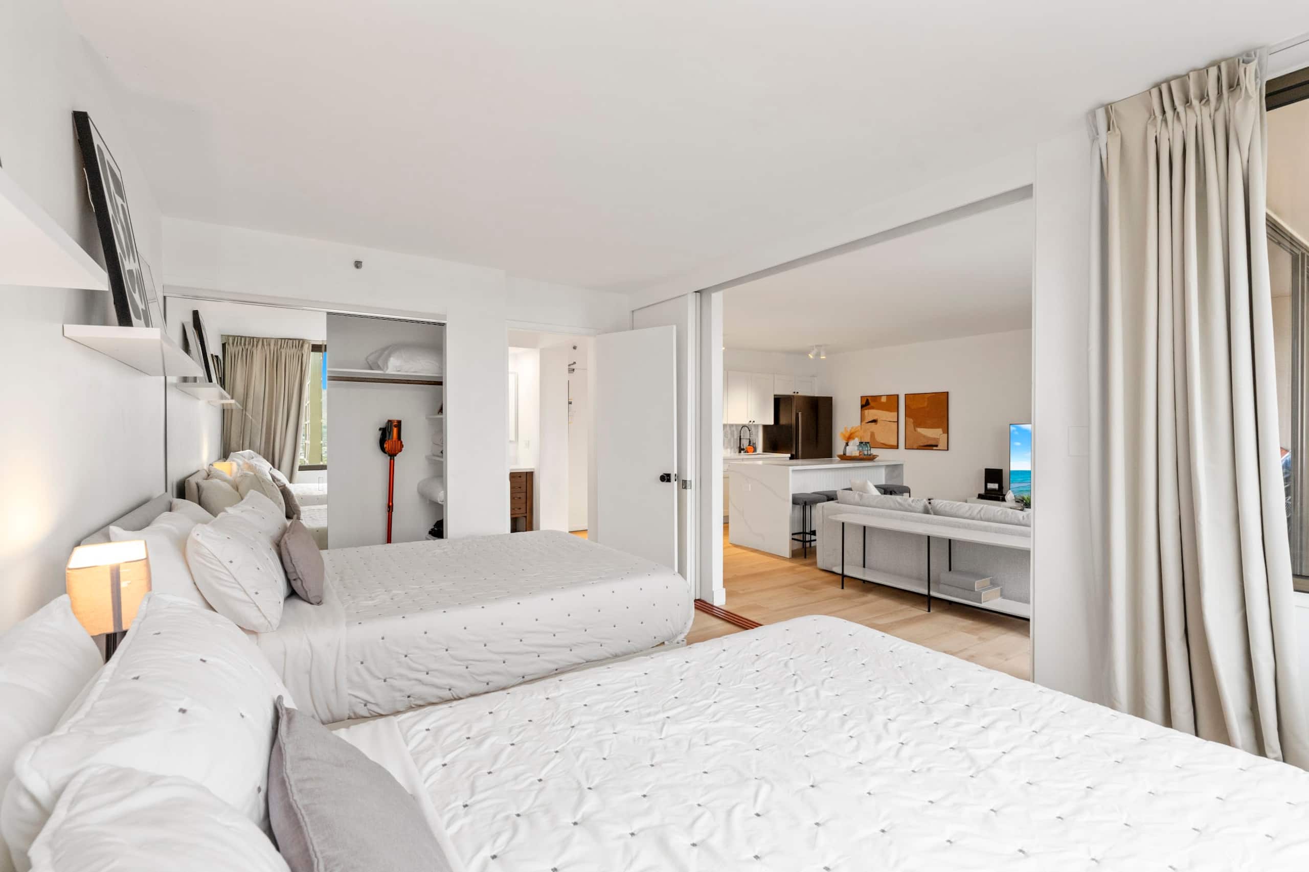 Condo in Honolulu · ★4.97 · 1 bedroom · 3 beds · 1 private bath - Image 28