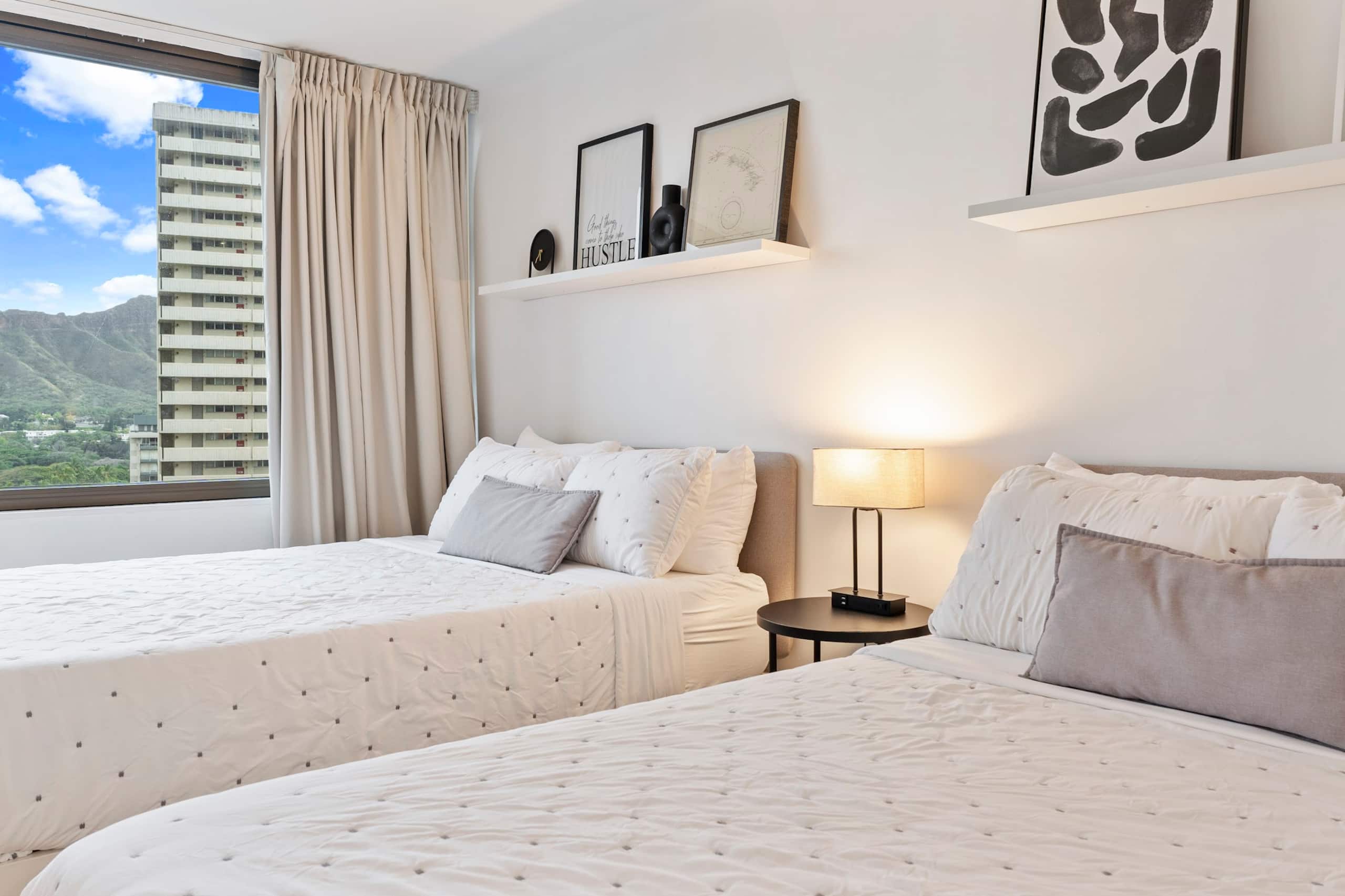 Condo in Honolulu · ★4.97 · 1 bedroom · 3 beds · 1 private bath - Image 30