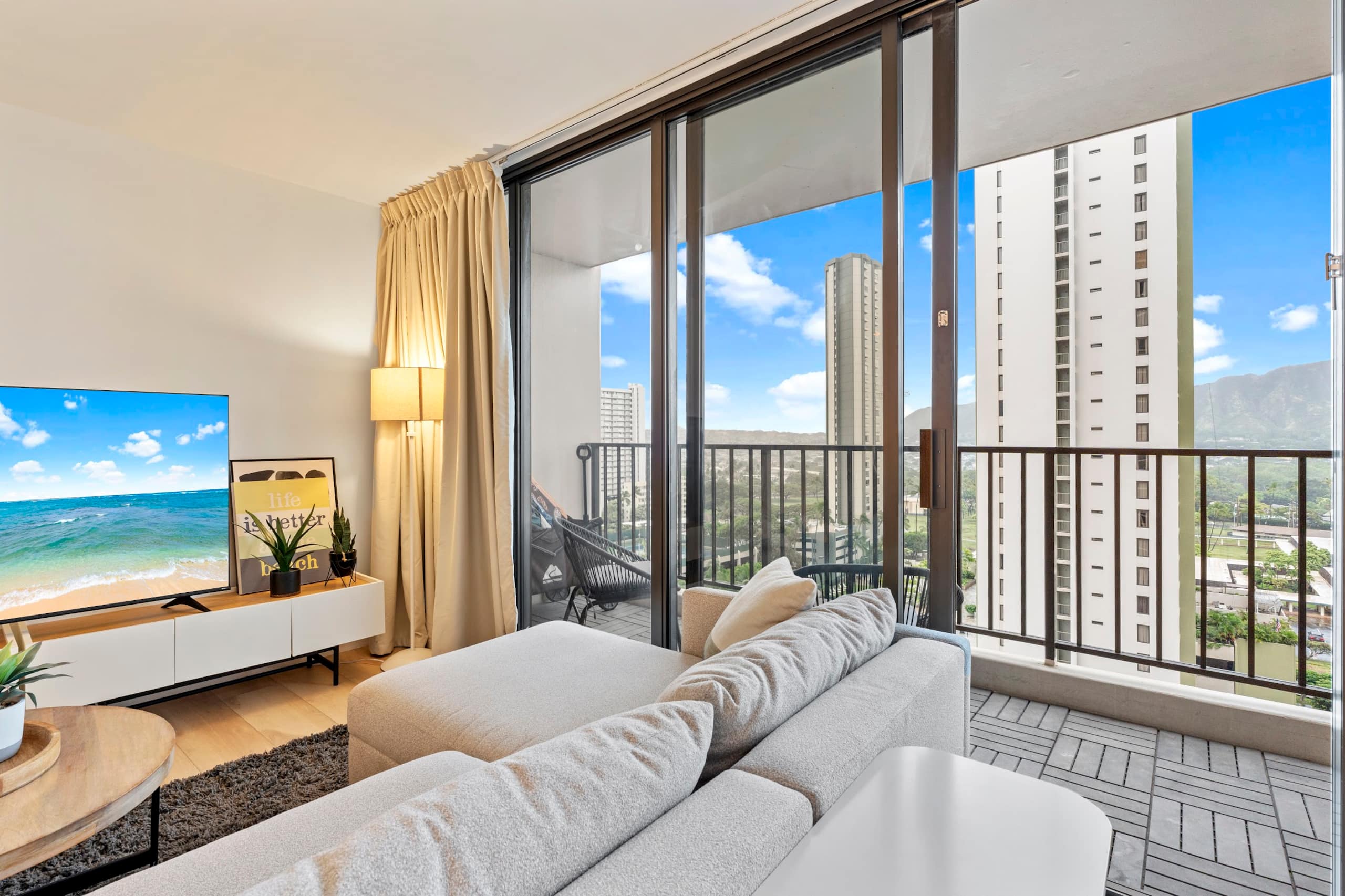 Condo in Honolulu · ★4.97 · 1 bedroom · 3 beds · 1 private bath - Image 12