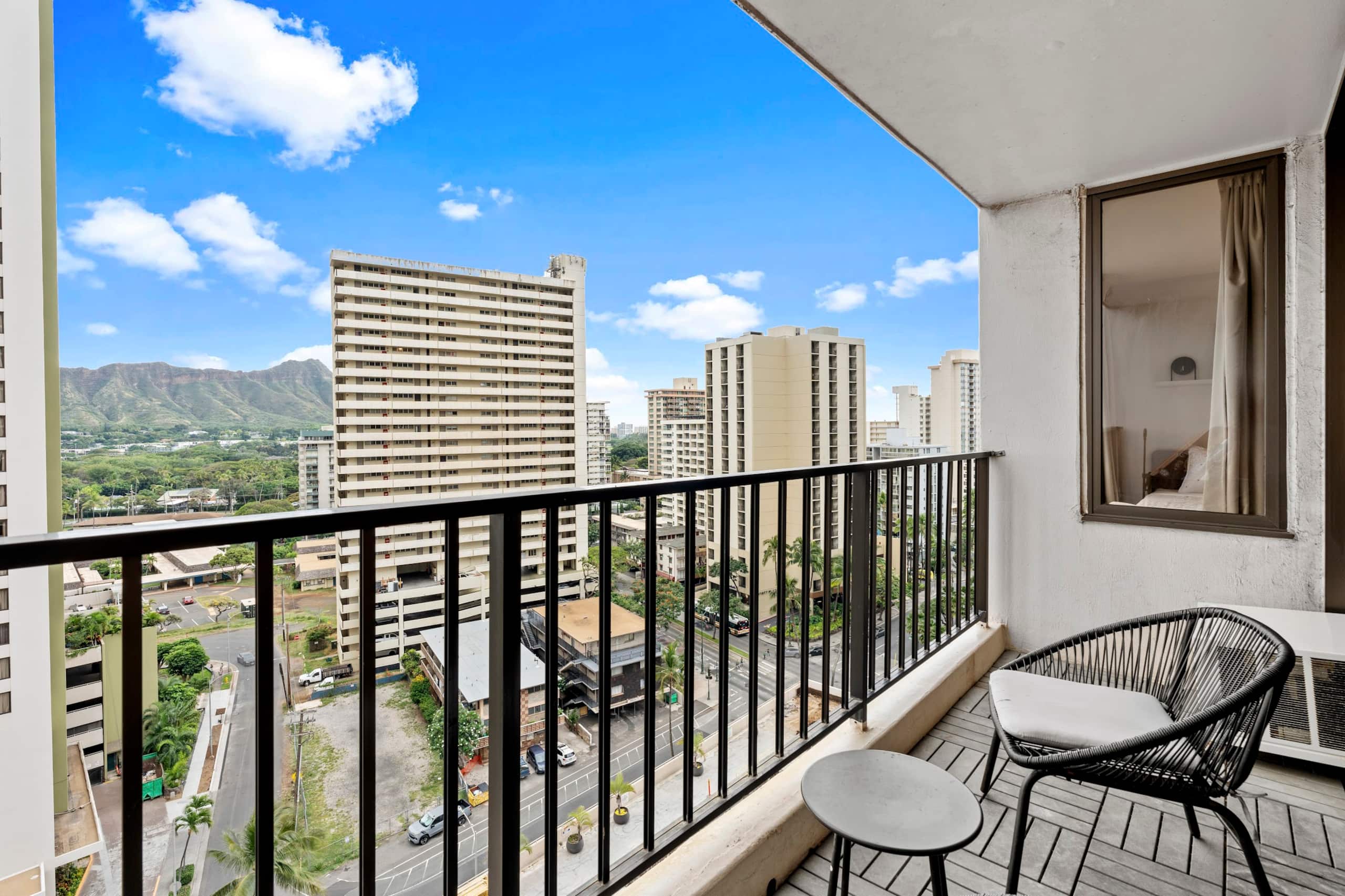 Condo in Honolulu · ★4.97 · 1 bedroom · 3 beds · 1 private bath - Image 46