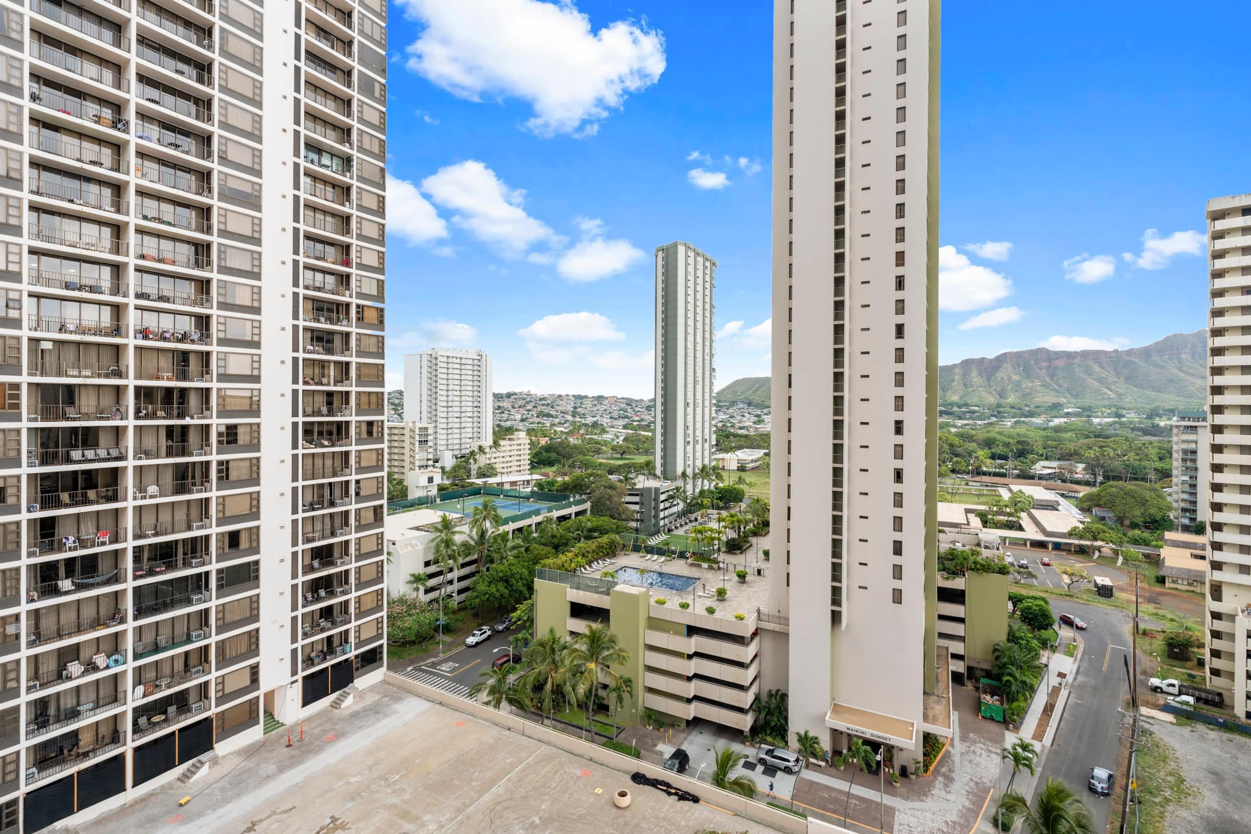 Condo in Honolulu · ★4.97 · 1 bedroom · 3 beds · 1 private bath - Image 45