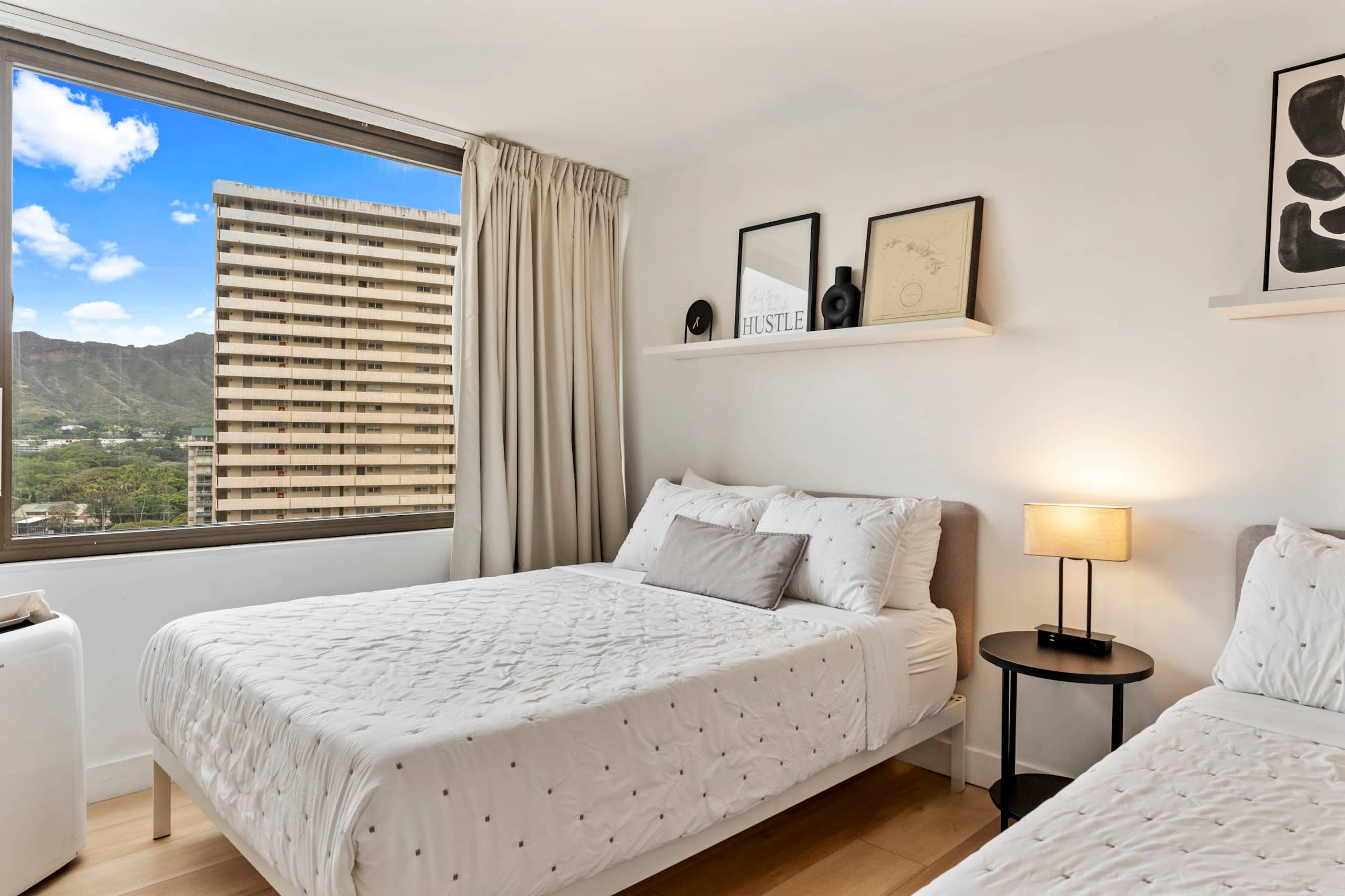Condo in Honolulu · ★4.97 · 1 bedroom · 3 beds · 1 private bath - Image 29