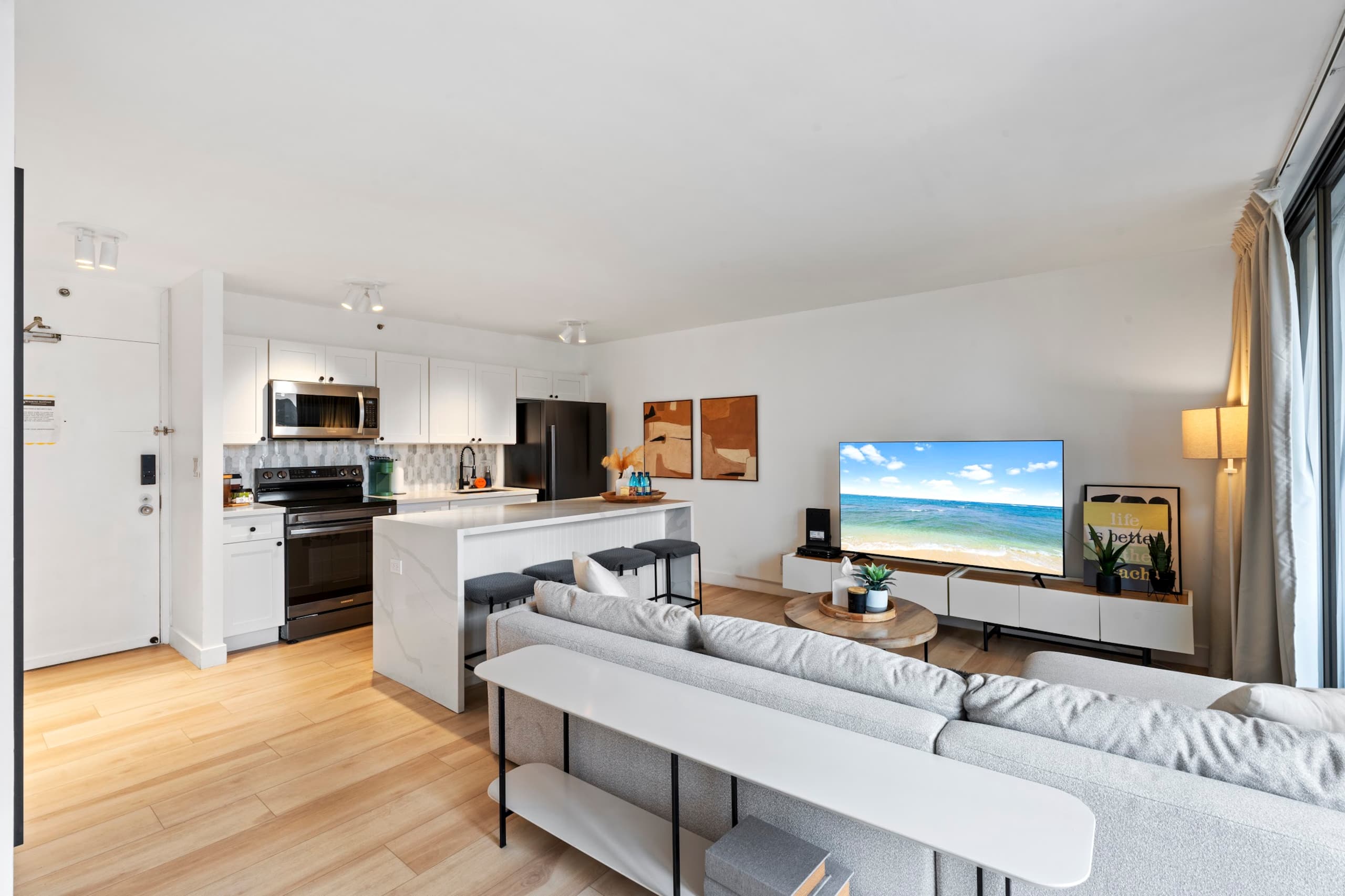 Condo in Honolulu · ★4.97 · 1 bedroom · 3 beds · 1 private bath - Image 4