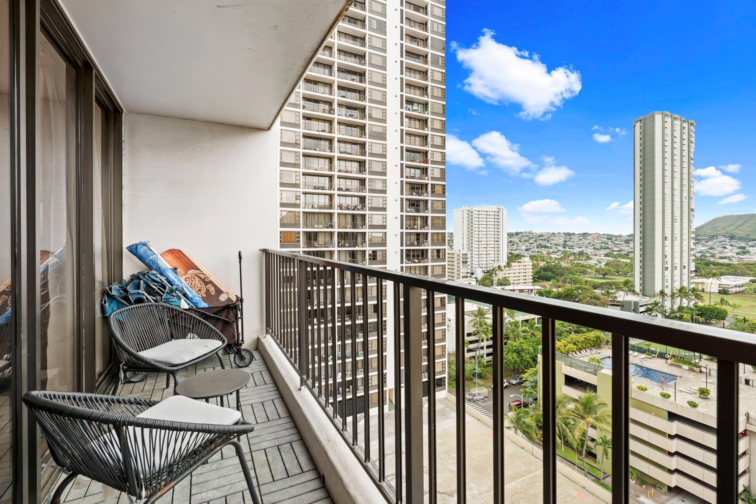 Condo in Honolulu · ★4.97 · 1 bedroom · 3 beds · 1 private bath - Image 43