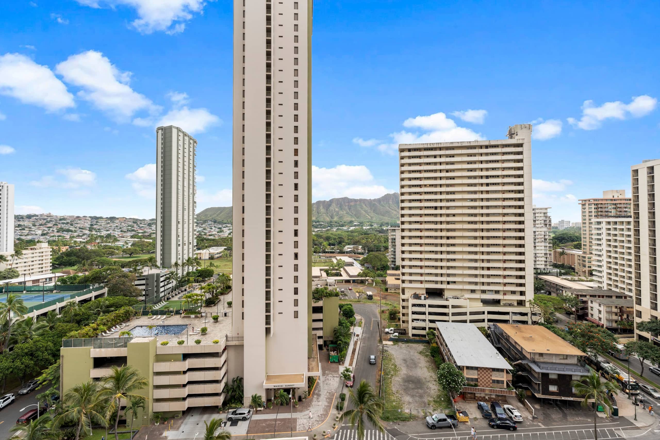 Condo in Honolulu · ★4.97 · 1 bedroom · 3 beds · 1 private bath - Image 42