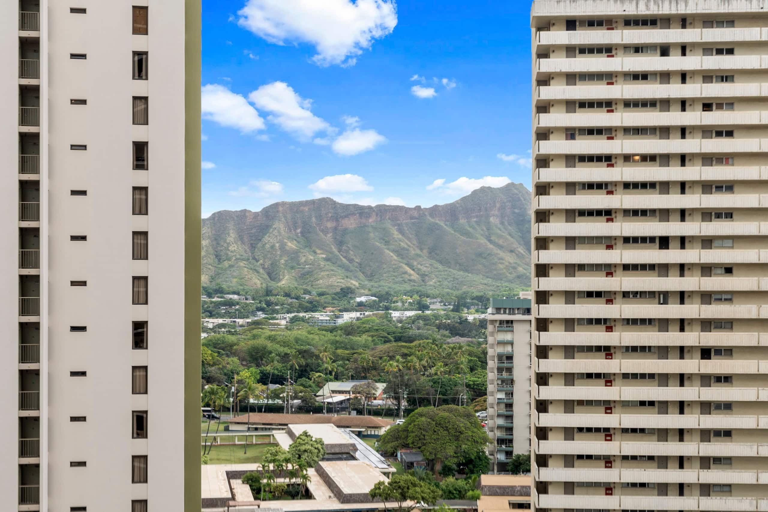 Condo in Honolulu · ★4.97 · 1 bedroom · 3 beds · 1 private bath - Image 44