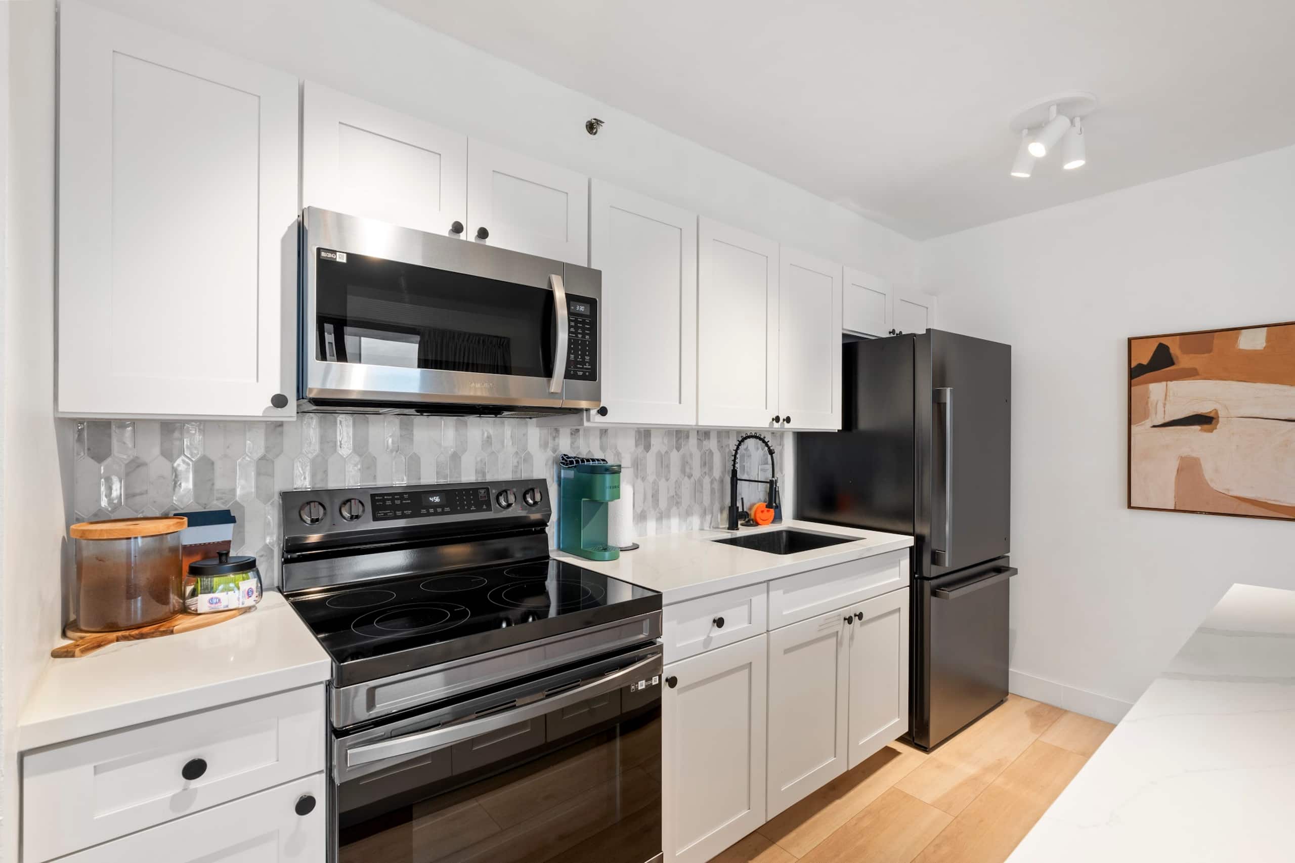 Condo in Honolulu · ★4.97 · 1 bedroom · 3 beds · 1 private bath - Image 18