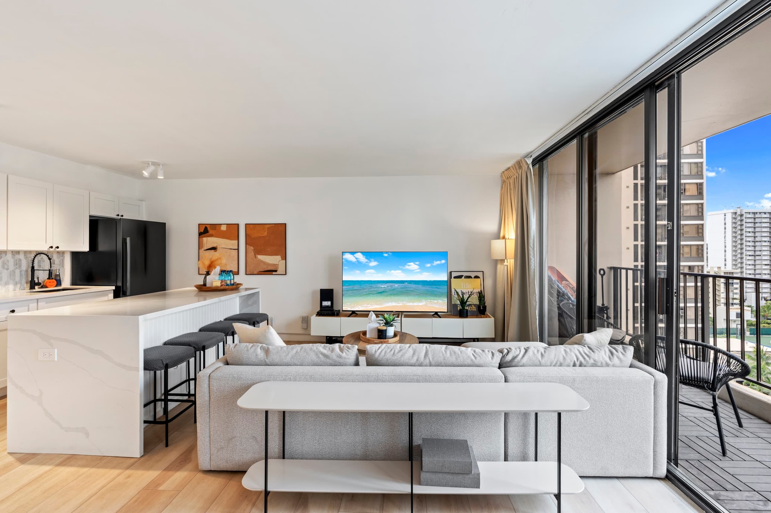 Condo in Honolulu · ★4.97 · 1 bedroom · 3 beds · 1 private bath - Image 6