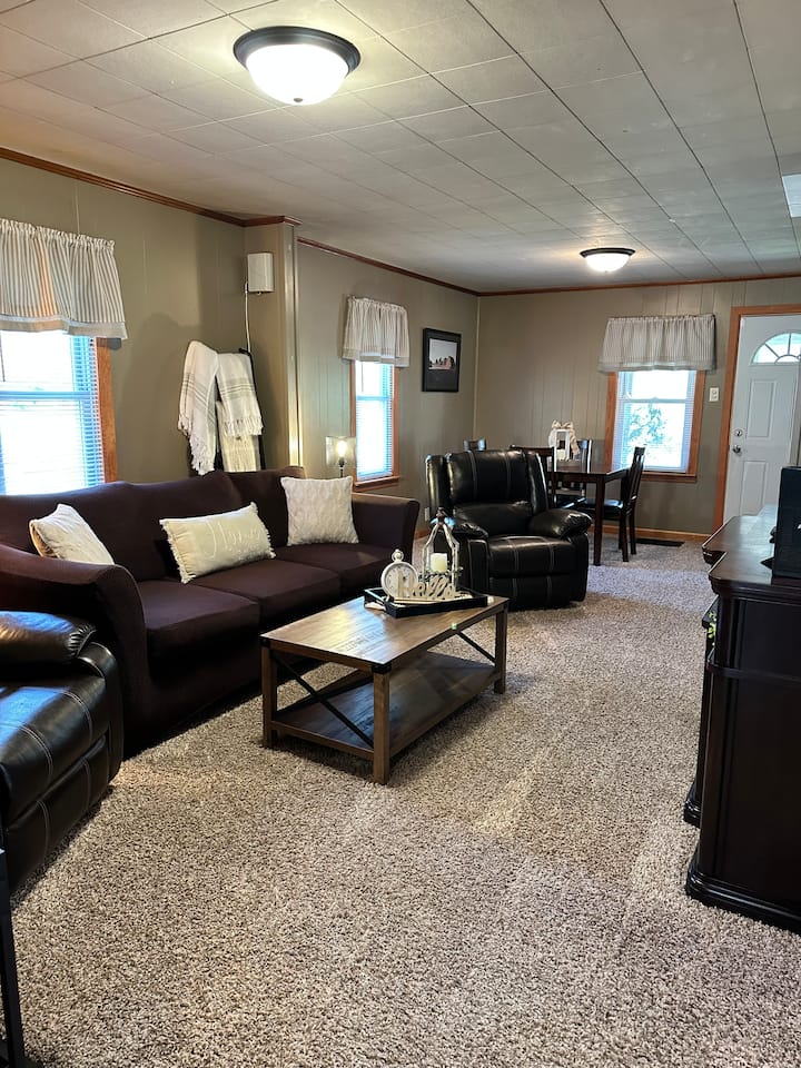 Spring Special! 
White Oak Cottage - Danville, IL