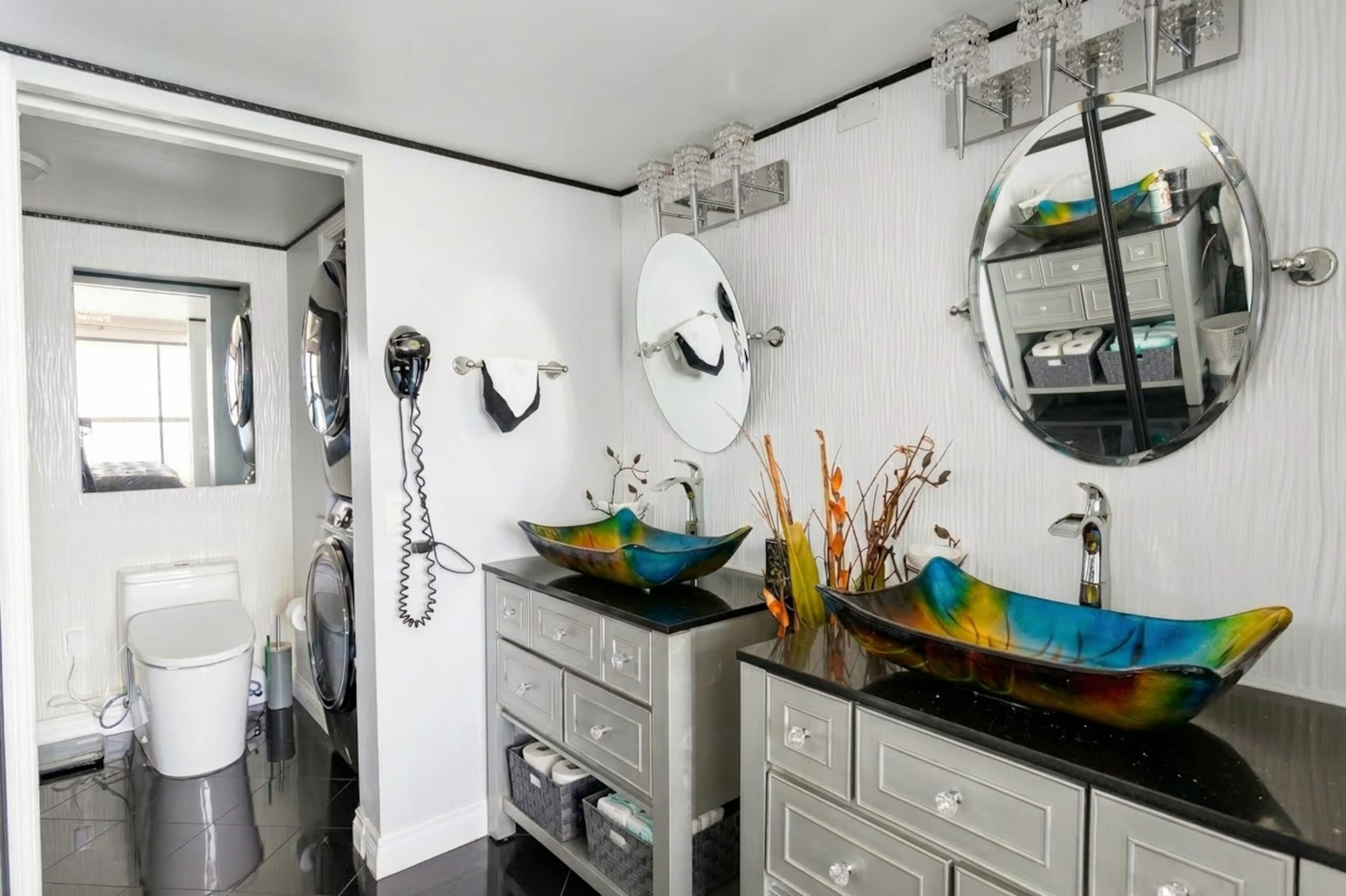 Place to stay in Honolulu · ★4.83 · 2 bedrooms · 4 beds · 2 private baths - Image 3
