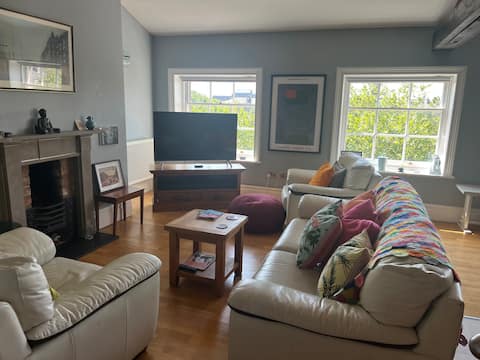 Top performing Airbnb: Georgian Apartment RiverView Liverpool Alternative in Birkenhead