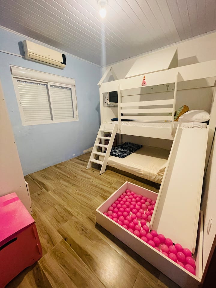 غرفة عائلية بسرير مفرد بسرير مزدوج 