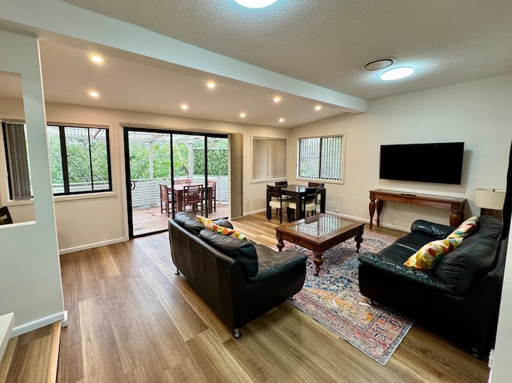 Quiet & Modern 3-bedroom House - Auburn