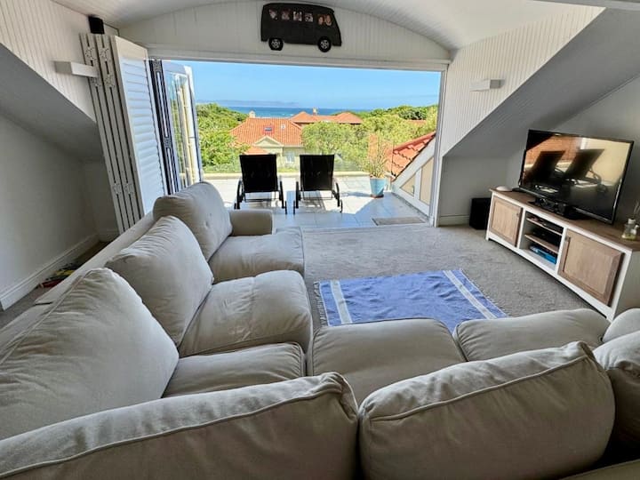 Spacious Modern Villa With Pool - Hermanus