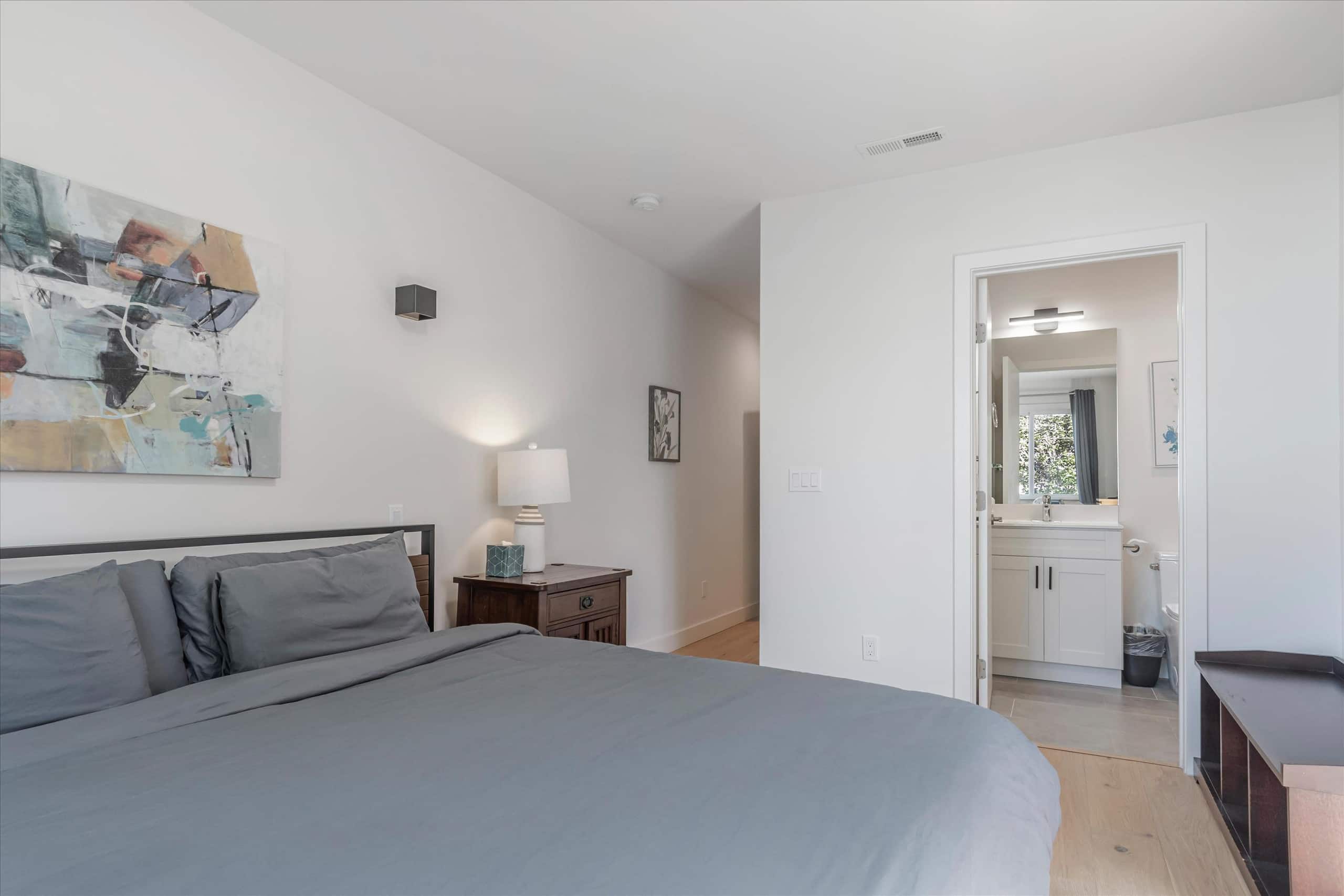 Home in San Francisco · ★4.96 · 3 bedrooms · 4 beds · 2 baths - Image 23