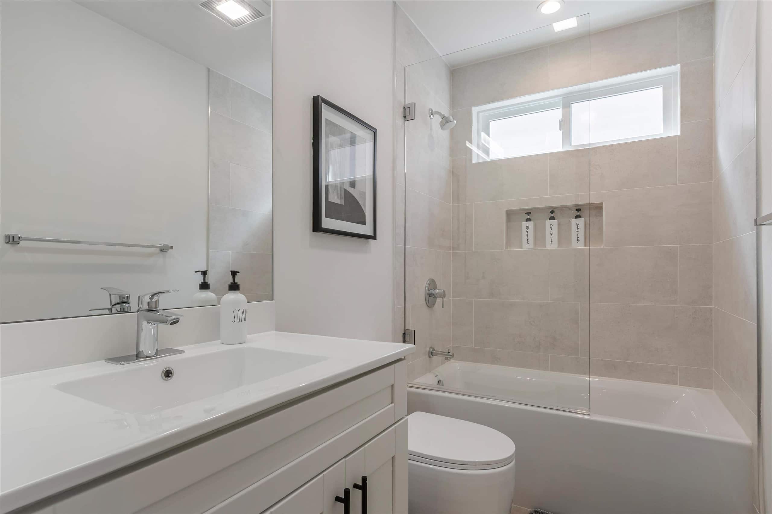 Home in San Francisco · ★4.96 · 3 bedrooms · 4 beds · 2 baths - Image 33