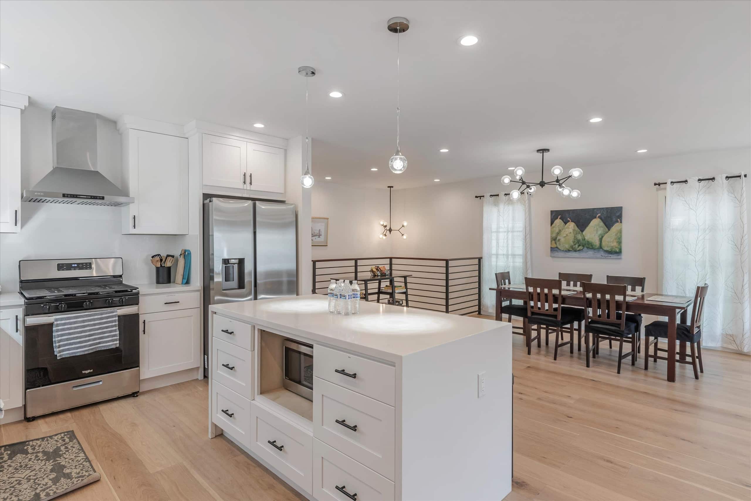 Home in San Francisco · ★4.96 · 3 bedrooms · 4 beds · 2 baths - Image 7