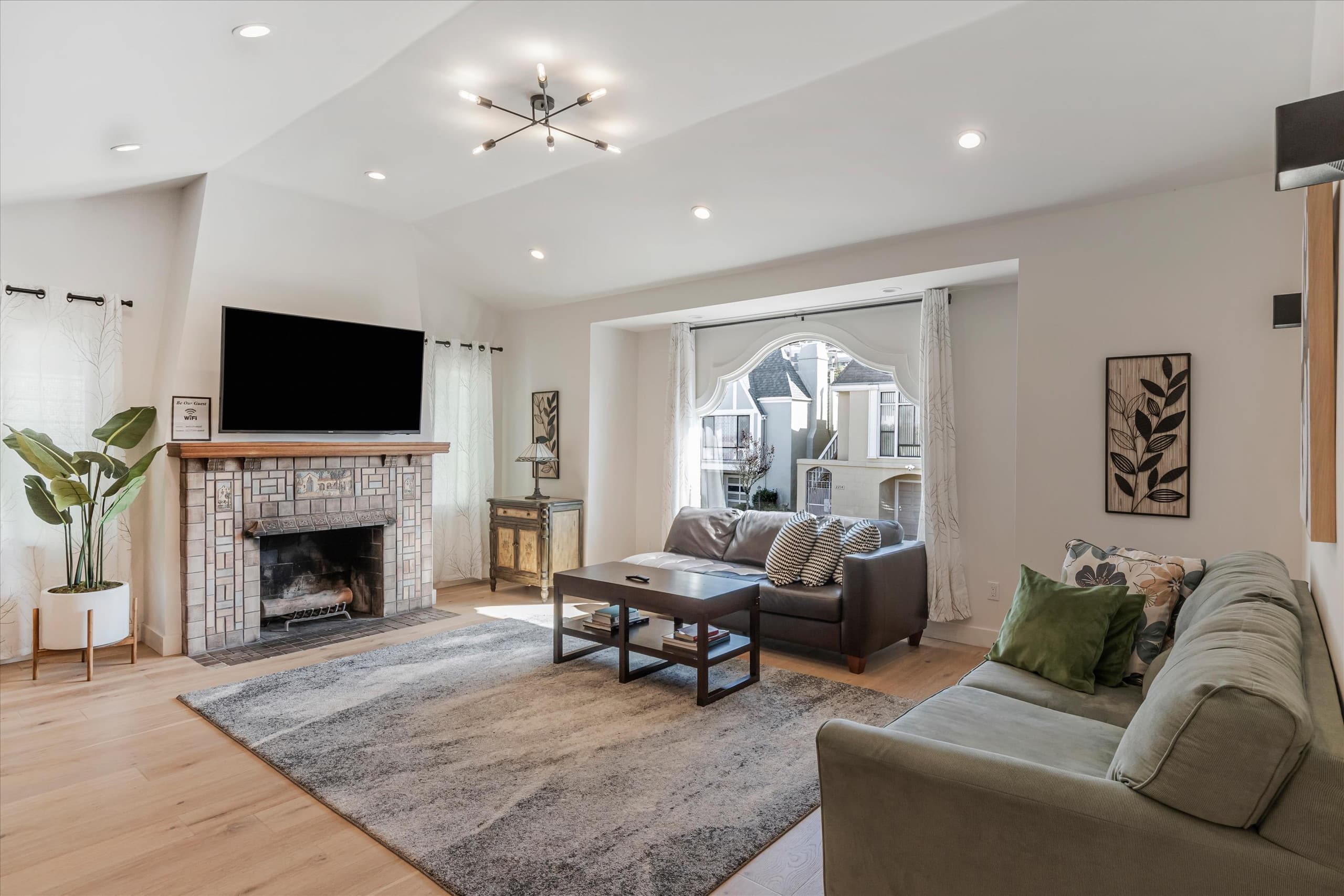 Home in San Francisco · ★4.96 · 3 bedrooms · 4 beds · 2 baths - Image 1