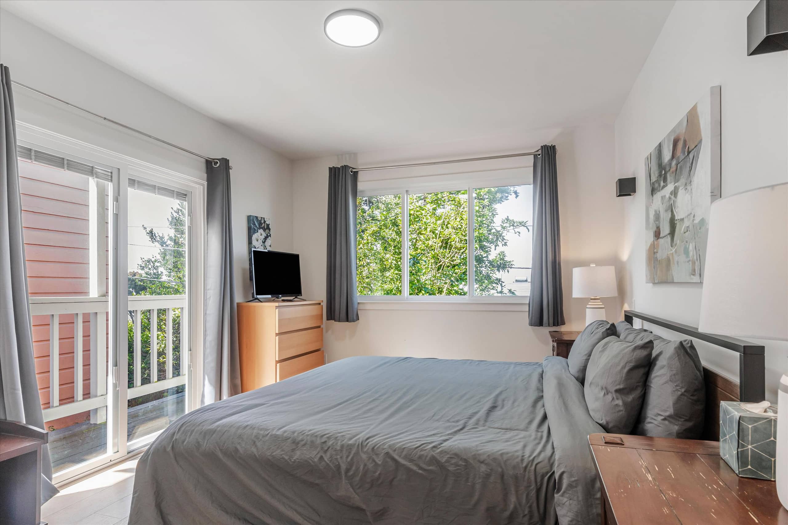 Home in San Francisco · ★4.96 · 3 bedrooms · 4 beds · 2 baths - Image 20