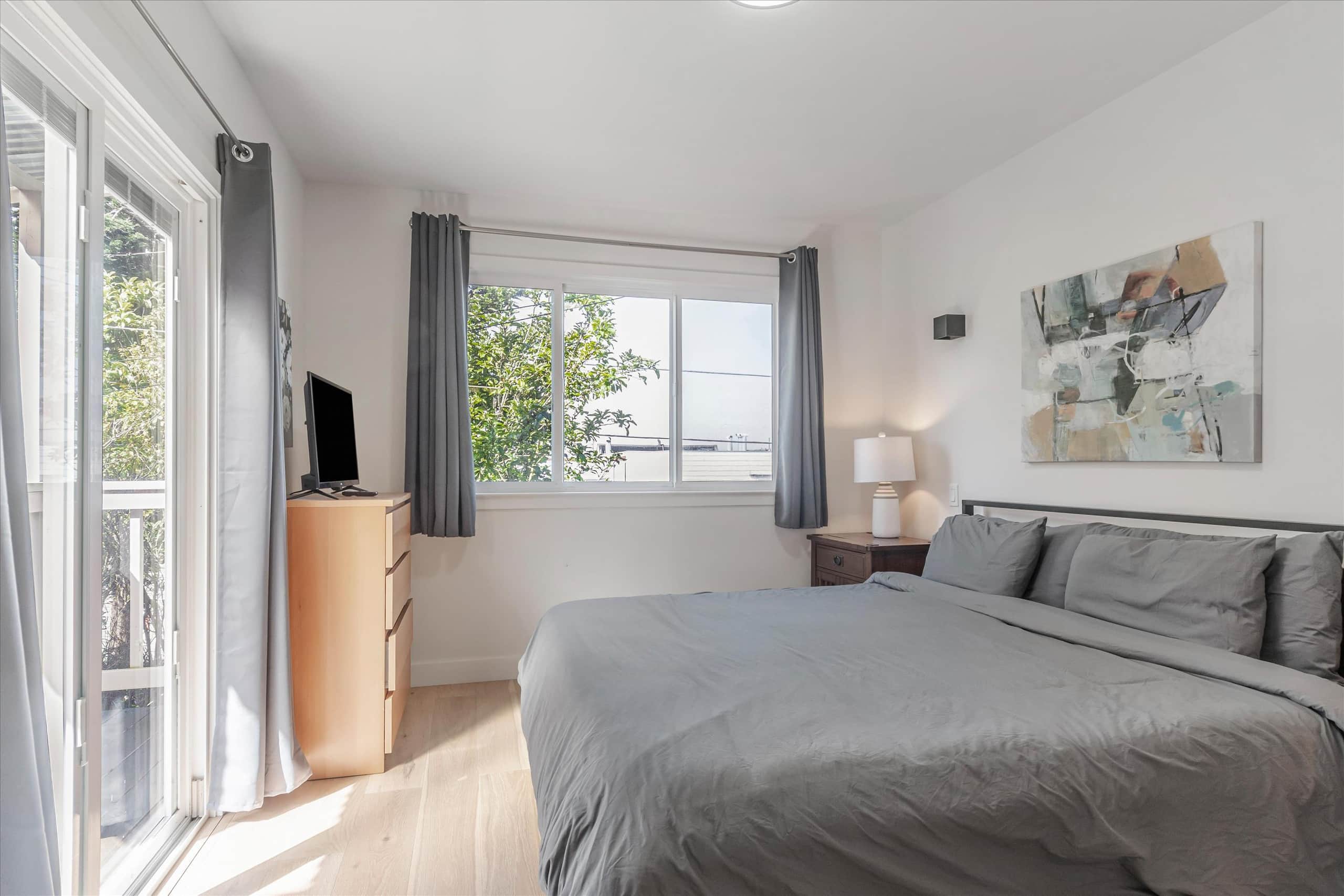 Home in San Francisco · ★4.96 · 3 bedrooms · 4 beds · 2 baths - Image 21