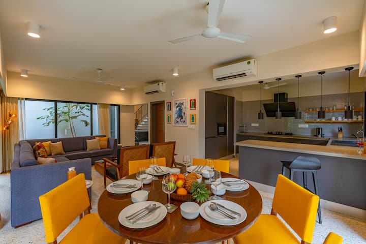 Dining area image 2