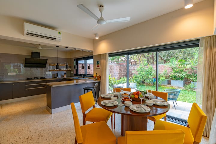 Dining area image 3