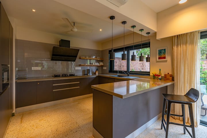 Full kitchen image 1
