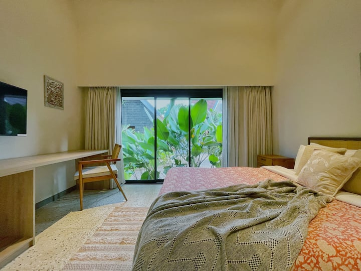 Bedroom 1 image 2