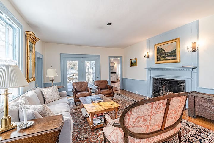 Historic 5 Bedroom Vineyard Haven, 
Great Value! - Bristol Beach, Falmouth